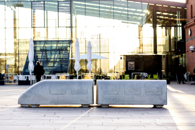 Trafikavstängareserien Tåget med två enheter framför Malmö Centralstation.